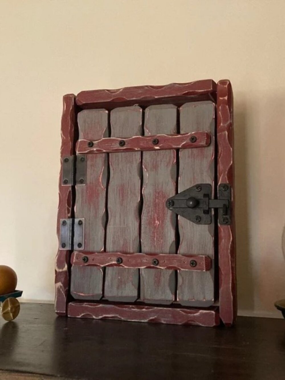 Lidded Pine Box: Handmade Solid Wood Chest with Lock, Rustic Farmhouse Storage